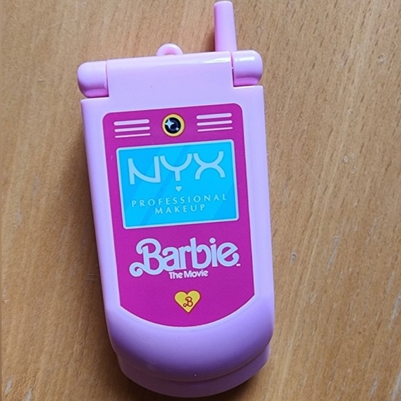 NYX Barbie Double Mirror flip phone NIB - Picture 2 of 4